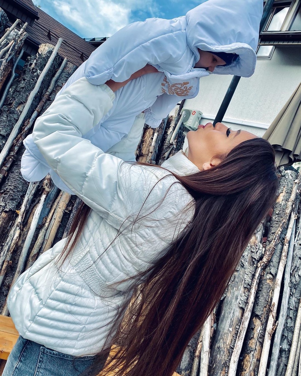 Молодая мама отдала ребёнка на массаж ​Фото: «Инстаграм» 