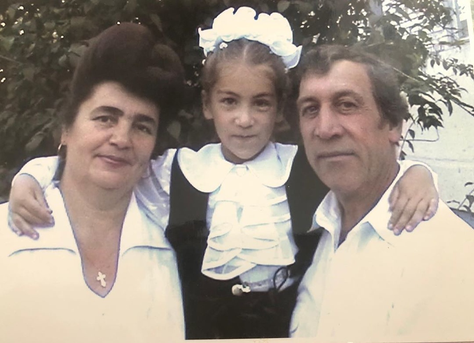 Этим архивным снимком с родителями Дана поделилась на&nbsp;сороковой день после смерти отца Фото: «Инстаграм»  