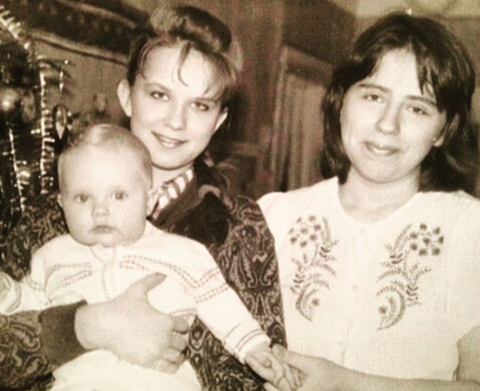 Саша Черно (на руках) с мамой и бабушкой ​Фото: «Инстаграм»  