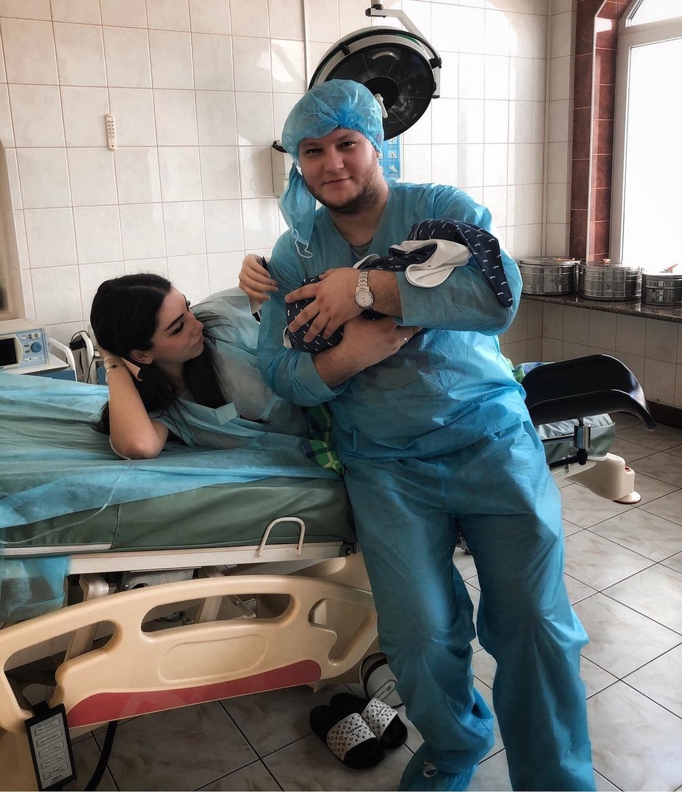 Дима поддерживал Дану во время родов и первым взял сына на руки ​Фото: «Инстаграм»  