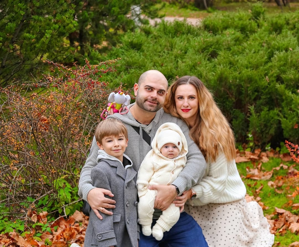 Счастливая семья Гажиенко — Илья и Ольга с сыновьями Кириллом и Лёвой ​Фото: «Инстаграм»  