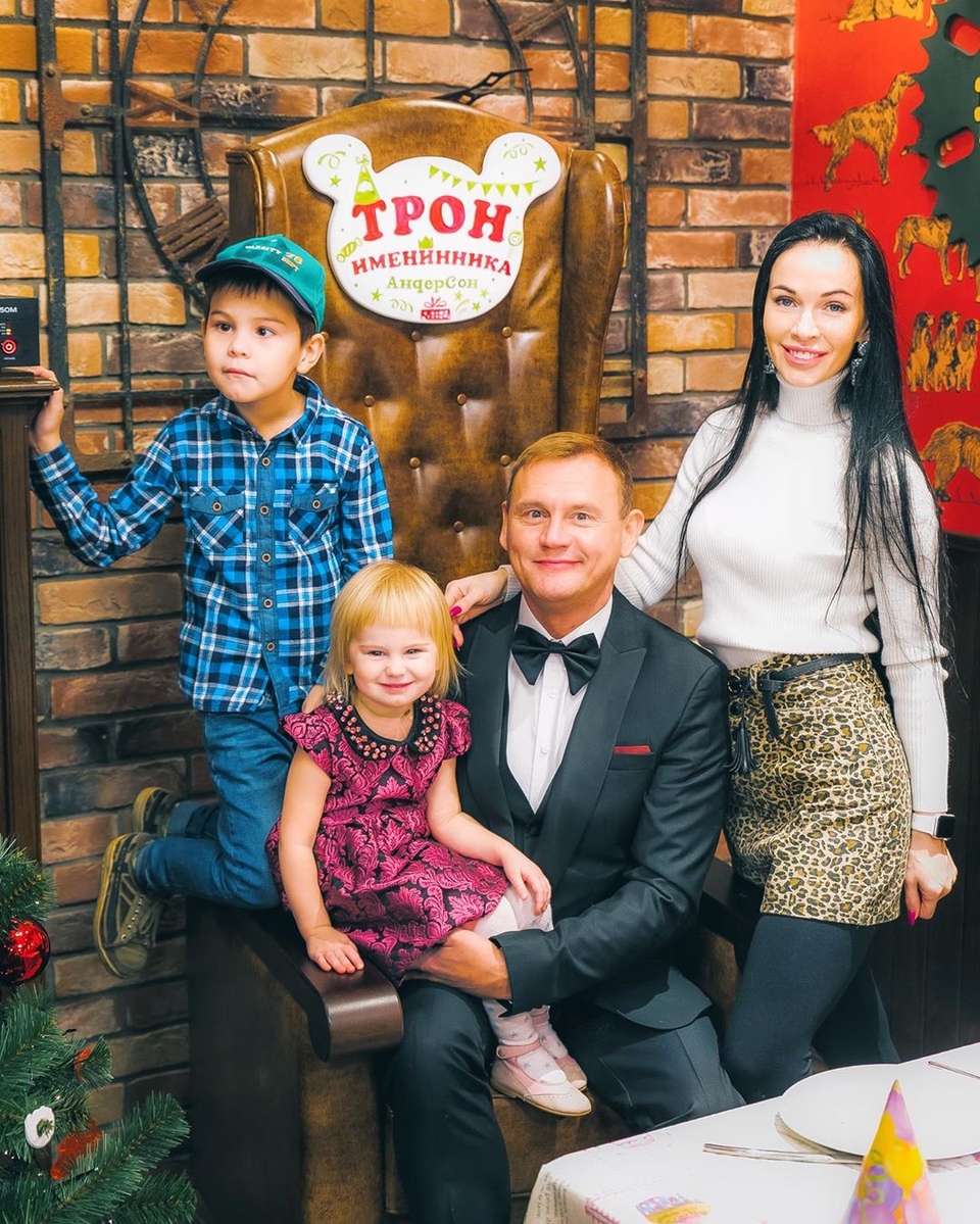 Евгения и Степан часто появляются в обществе вместе с детьми Фото: «Инстаграм»  
