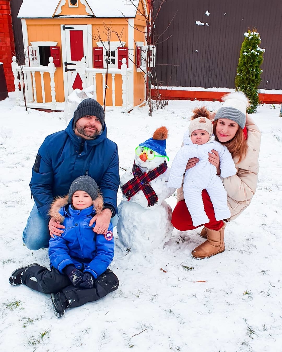 Ольга с мужем Ильёй и сыновьями Кирюшей и Лёвой ​Фото: «Инстаграм»  