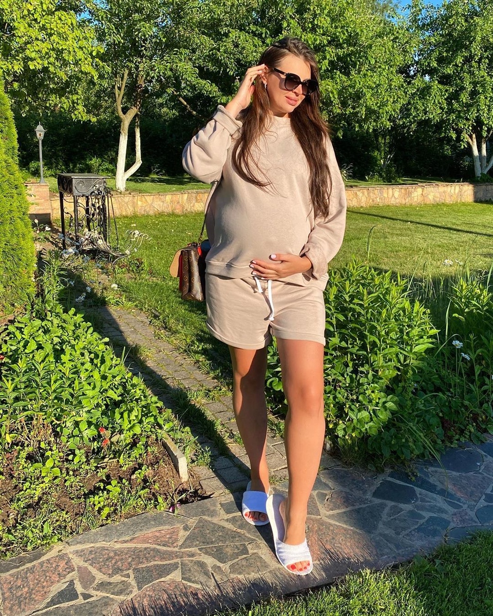 Элла Суханова ждет ребенка