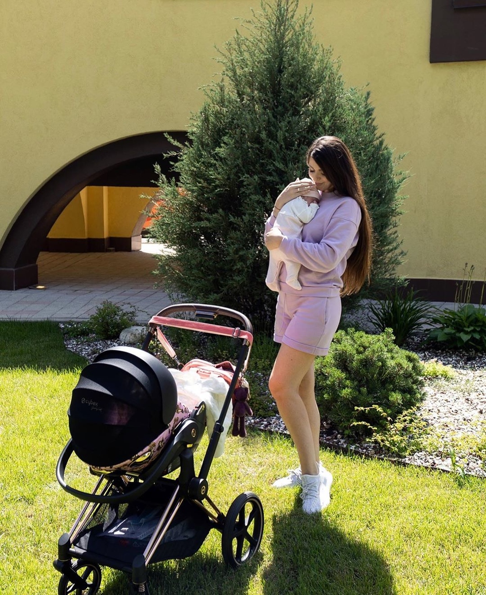 Грудная дочь Оли Рапунцель весит больше нормы Фото: «Инстаграм» 
