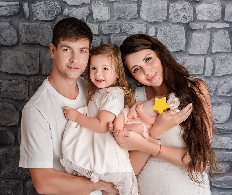 Дима и Оля не торопятся раскрывать имя младшей дочери ​Фото: «Инстаграм» 
