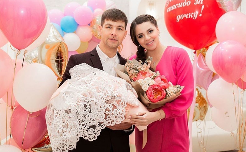 Дима Дмитренко и Оля Рапунцель с дочкой Софией ​Фото: «Инстаграм»  