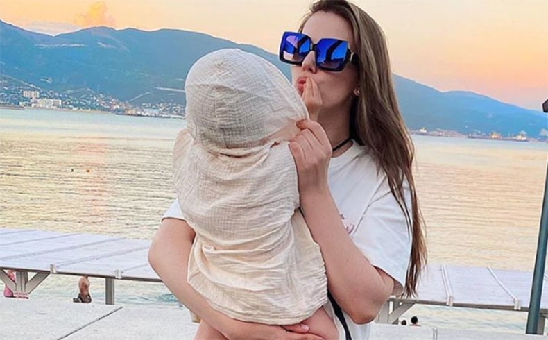 Саша Артёмова с дочкой ​Фото: «Инстаграм»  