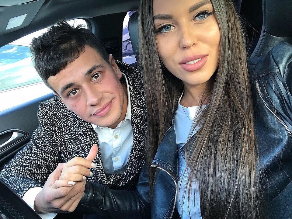 Парень отмечает важную дату. 