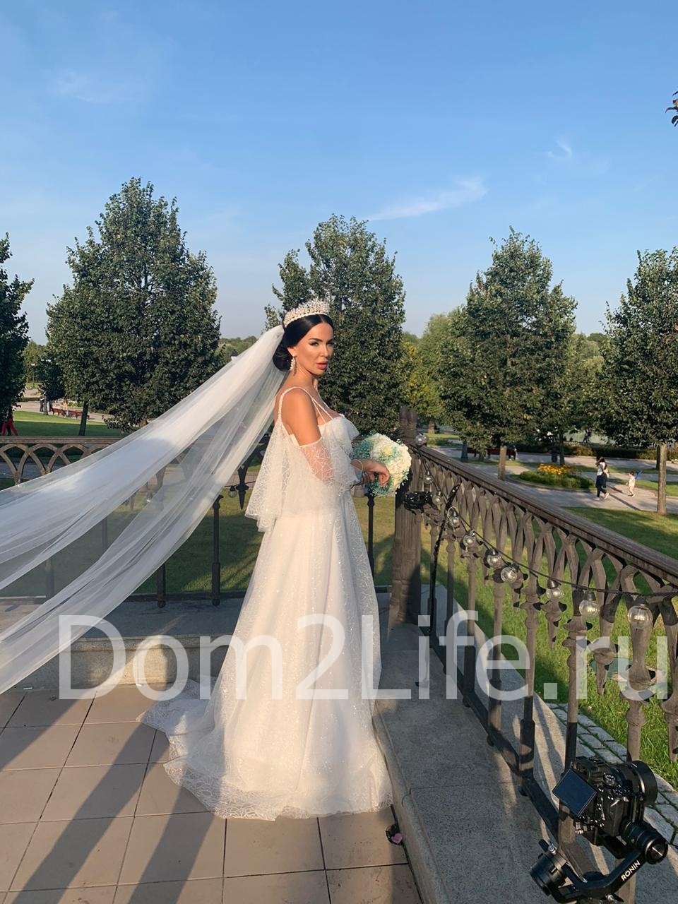 Аня облачилась во второе свадебное платье&nbsp; ​Фото: Dom2Life.ru 