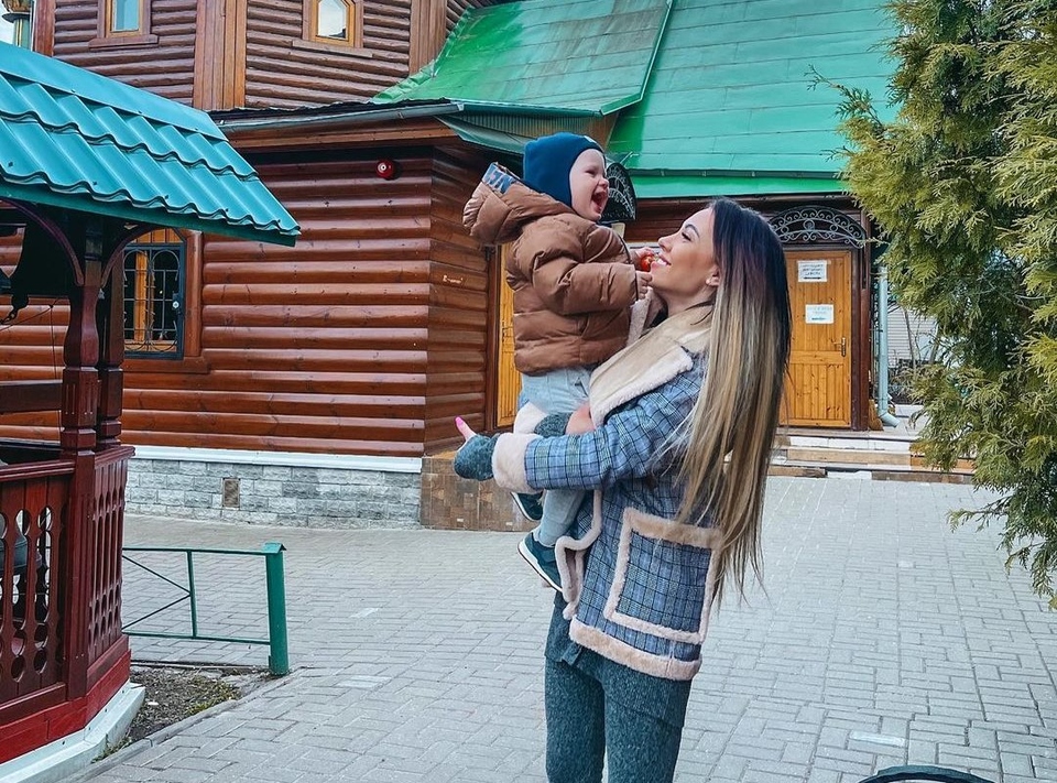 Сейчас Алена воспитывает сына, отцом которого является Илья Яббаров