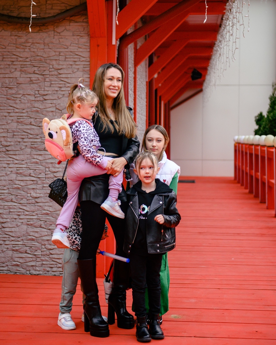 Алена Ашмарина с дочками
